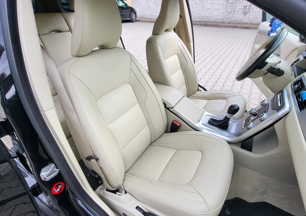 Volvo V70 cena 38900 przebieg: 198200, rok produkcji 2015 z Pilawa małe 596
